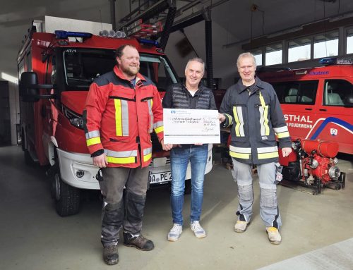Spendenübergabe an die Feuerwehr Petersthal