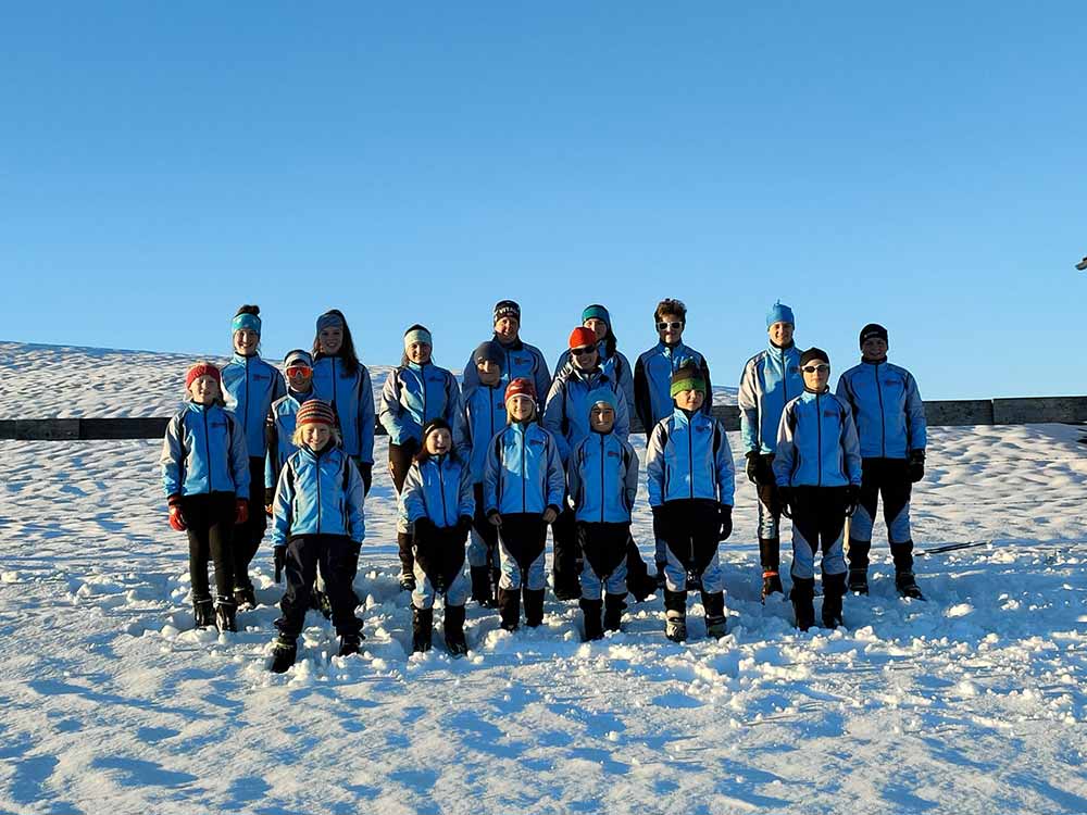 Die Abteilung Ski-Nordisch des TSV Moosbach erscheint in neuer Bekleidung